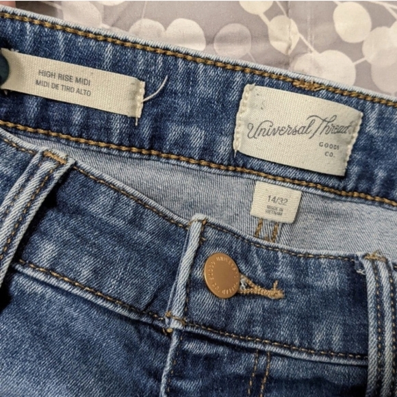 SOLD - BUNDLE OF 2 Denim Shorts sz 14 Torrid / UT - Picture 7 of 7